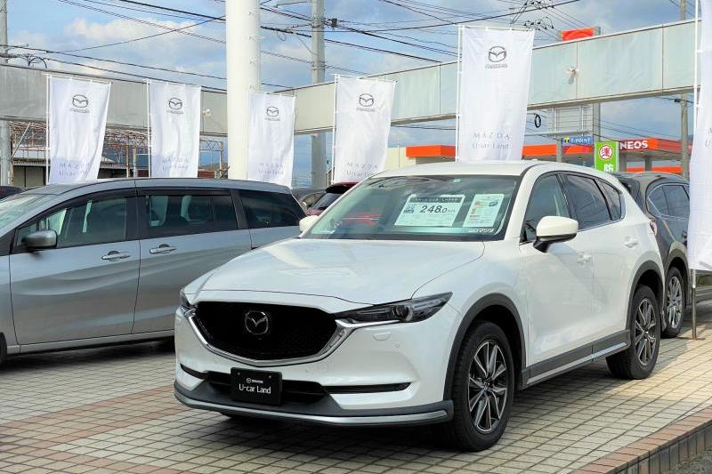 到着したばかりのCX-5。背中合わせで、CX-8も在庫していますよ。