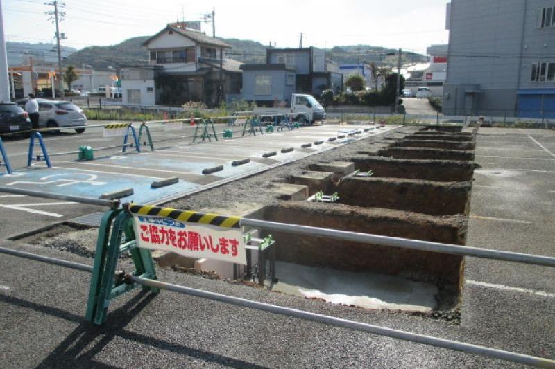 建て看板撤去（老朽化）作業中。