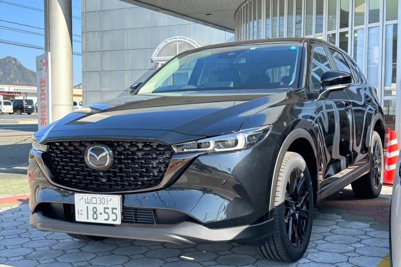 防府西店に到着した、新型CX-5「ブラックトーンエディション」。内外装すべてがブラックの1台です。