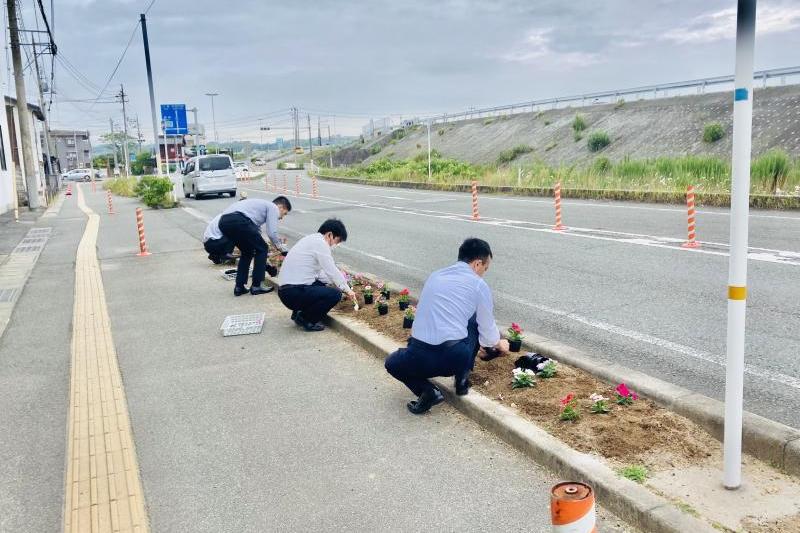 植え付け作業の様子です。