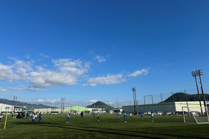 青空の下、声援が飛び交っていました！