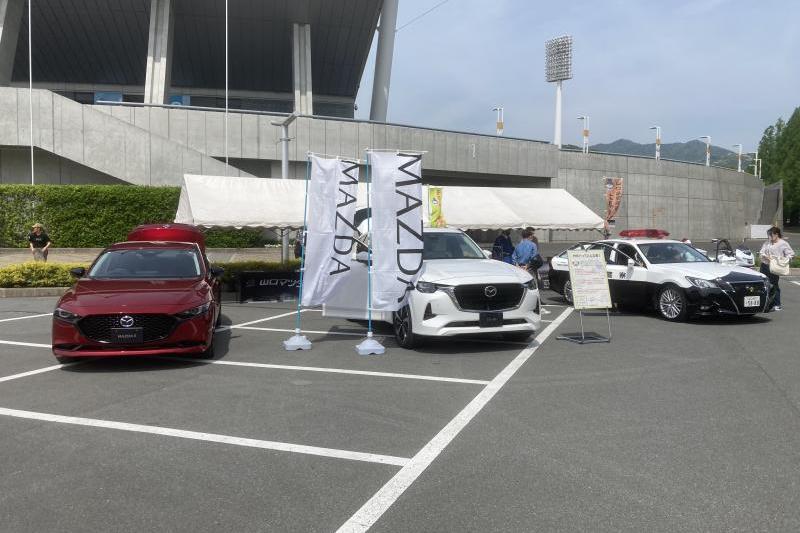 CX-60とMAZDA3を出展！隣はパトカー！