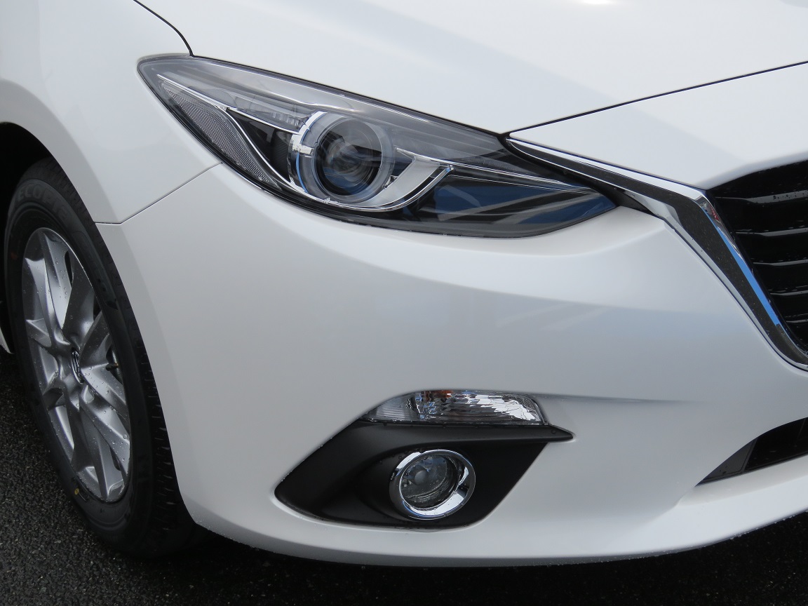 アクセラ１５S Touring スノーフレイクホワイトパールマイカ