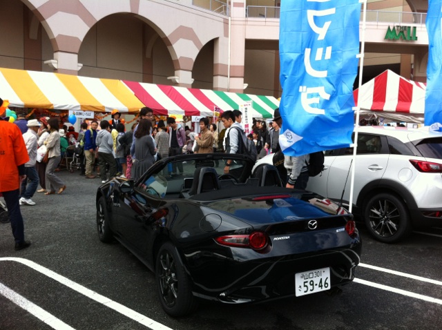 ロードスター展示中です