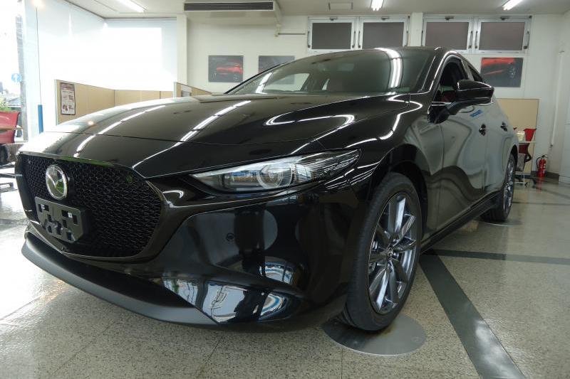 マツダ３の展示車が入荷しました。