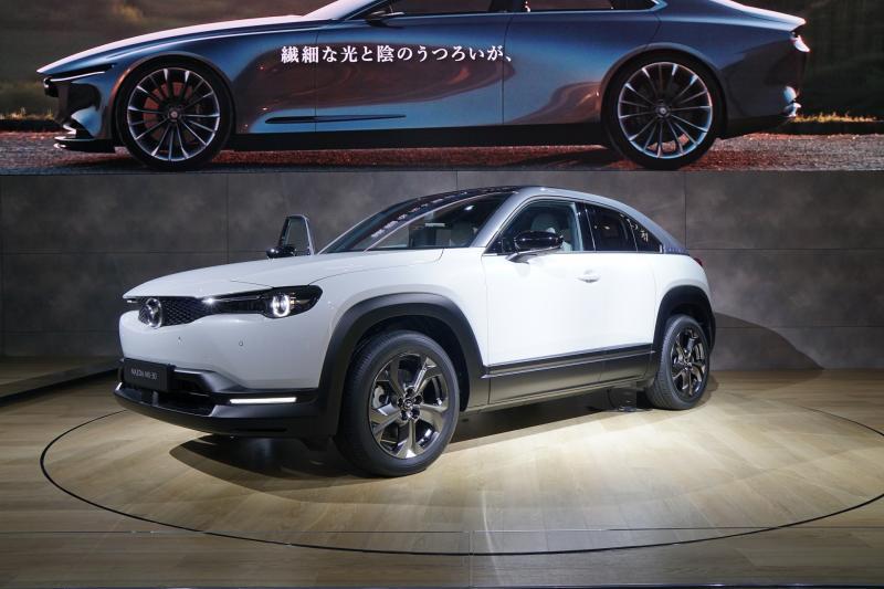 背景の動画も気になります