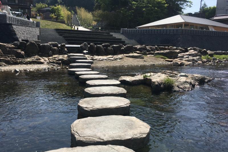 飛び石。