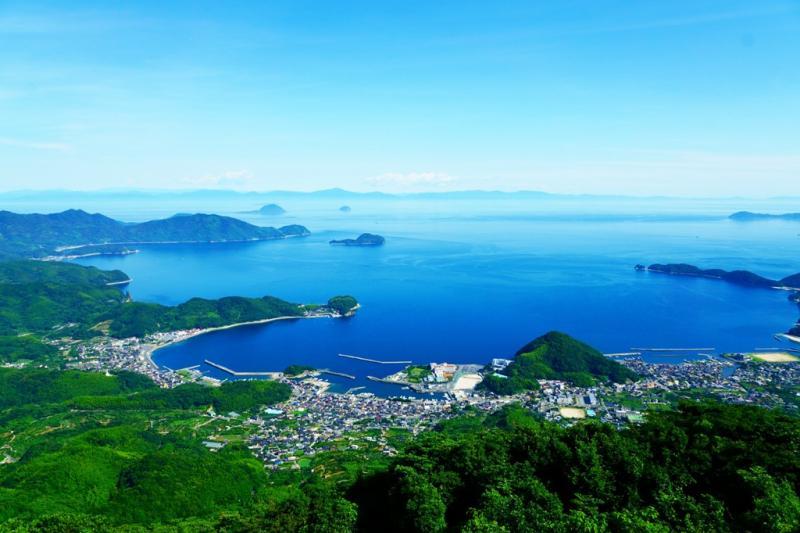 手前に　＃ウインドパーク　　遠くに　＃四国山系